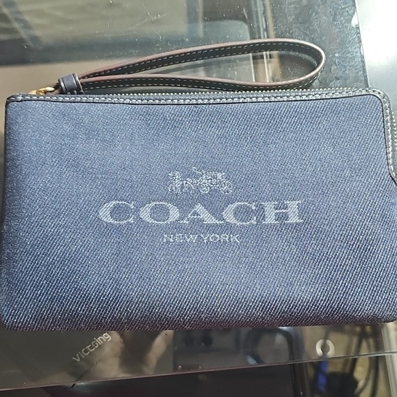 Coach Handbags - Coach wristlet